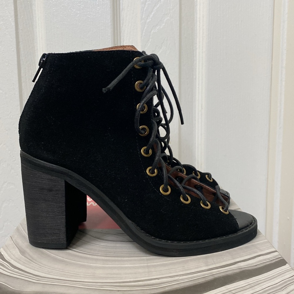 Jeffrey Campbell •Cors• Lace Up Heel